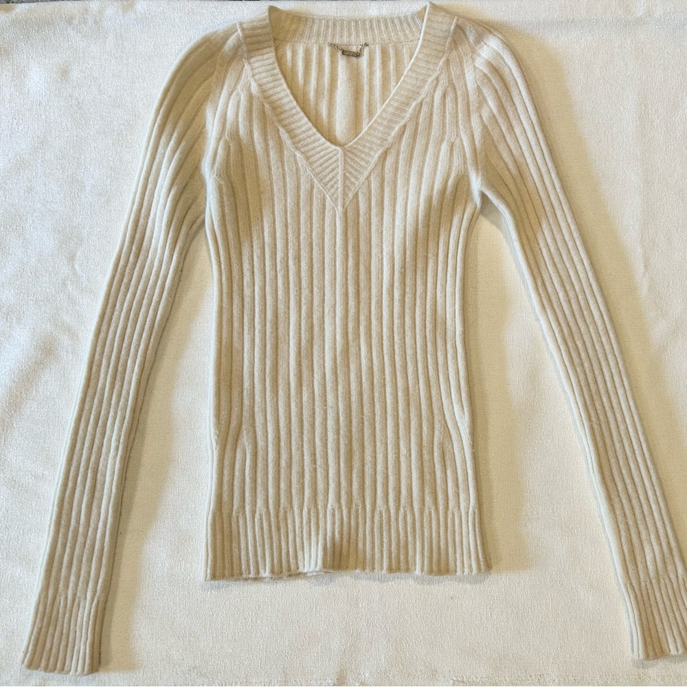 The Row Cashmere Blend Ribbed V-neck Sweater - Picture 8 of 14
